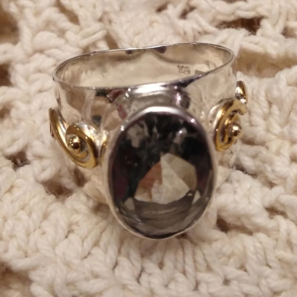 Sterling Silver Ring Light Green Stone